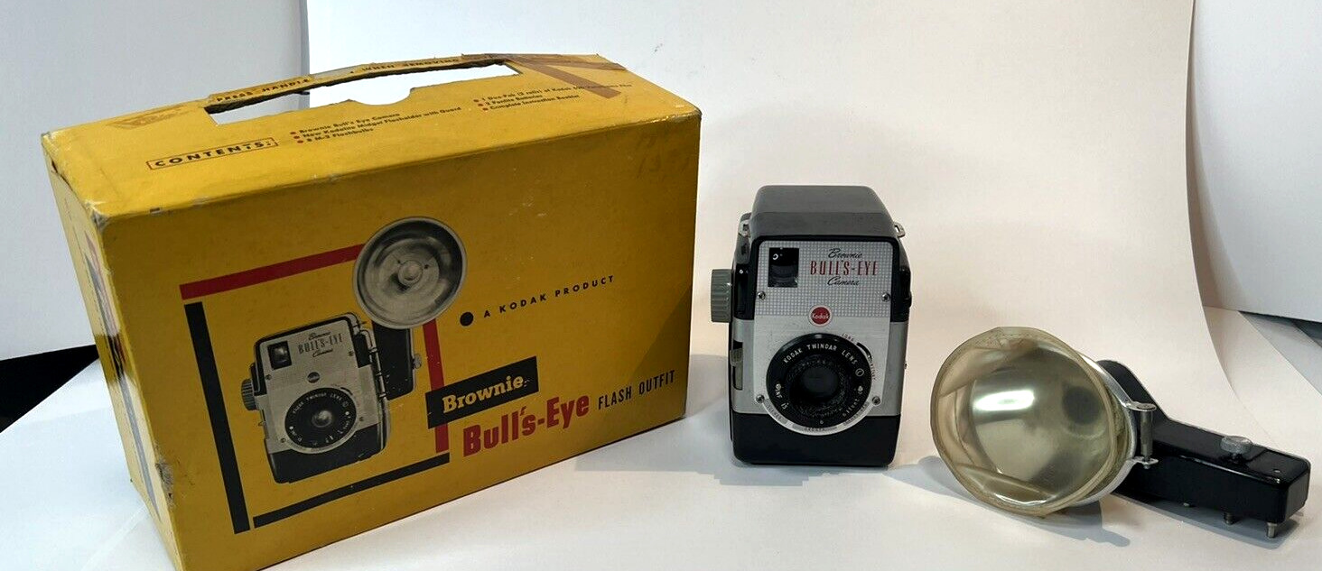 Vintage 1950s Kodak Brownie Bull's Eye Box Camera & Flash Outfit In Original Box
