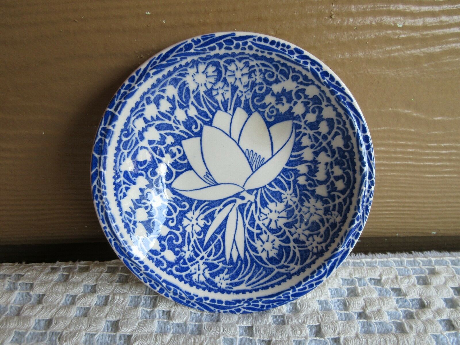 Vernon Kilns Hawaiian Flowers Fruit Bowl Blue & White