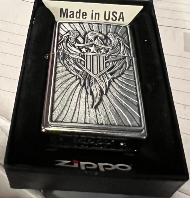 Zippo-----eagle Emblem-----polished Chrome Finish Lighter---49450