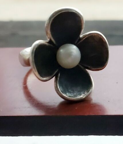 James Avery Retired Pearl Flower Ring Size 4 Neat Piece!